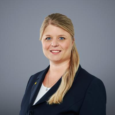adac_FFB_huber_angelina_HMF6228_porträt_grau_klein
