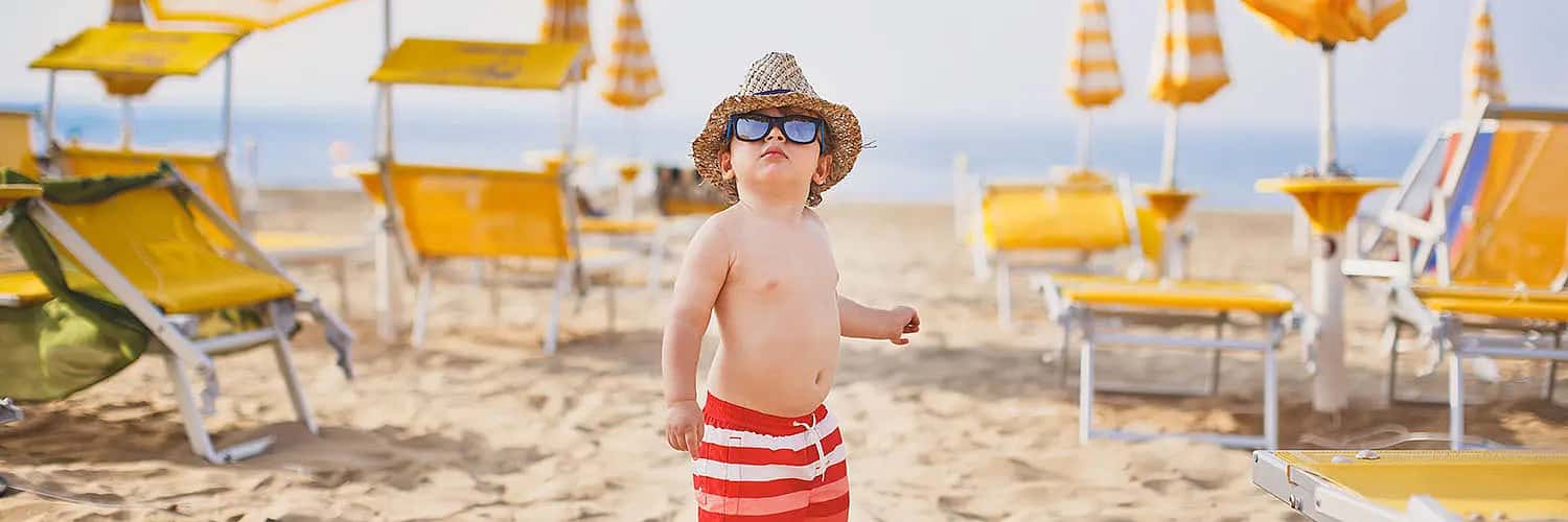 1500x500-Kind-Strand-Hut-Sonnenbrille